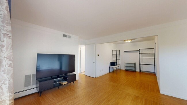 Building Photo - 1225 Island Dr