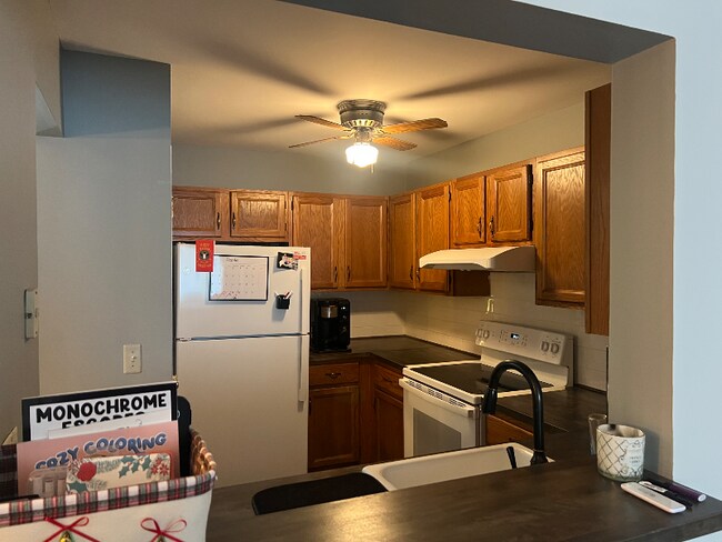 Building Photo - 23 Willow Springs