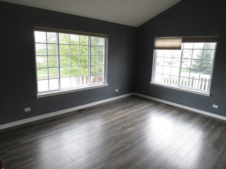 Building Photo - 465 Cary Woods Cir