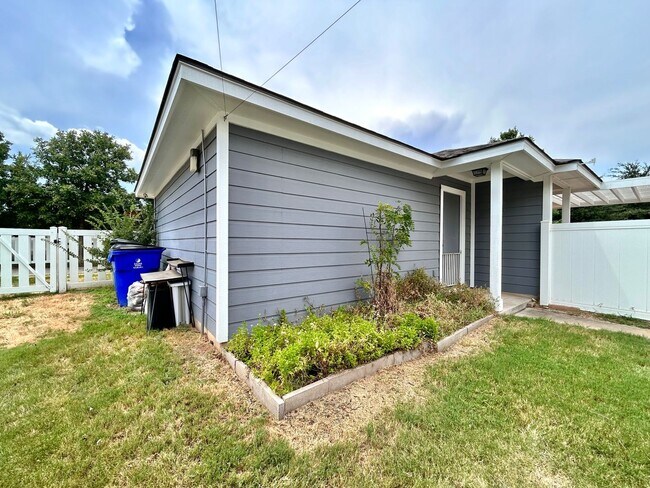 Building Photo - Modern 3/BR 2.5/BA Home with Patio & Balcony