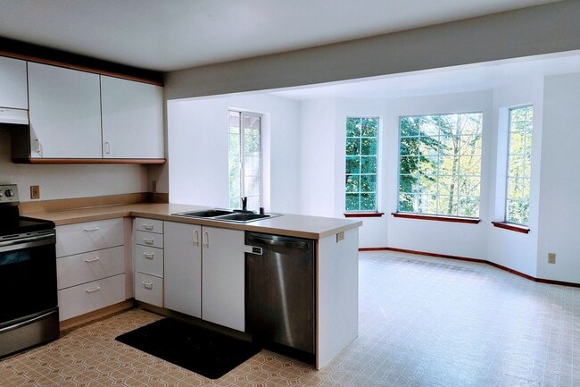 Building Photo - 8542 Battle Point Dr NE