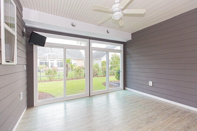 Building Photo - 1749 Paddington St