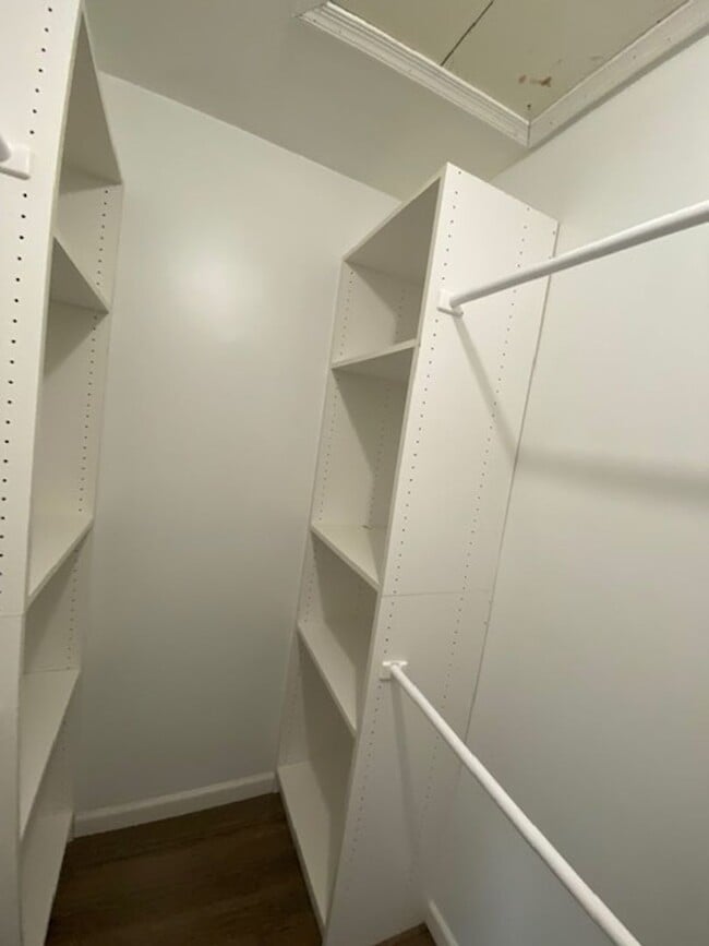 Building Photo - Two Bedroom Three Bathroom Condo in Holland
