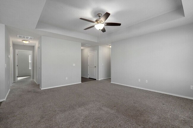 Building Photo - Modern 3 Bed / 2 Bath Home