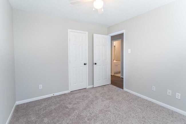 Building Photo - 6 Tranquil Glade Pl