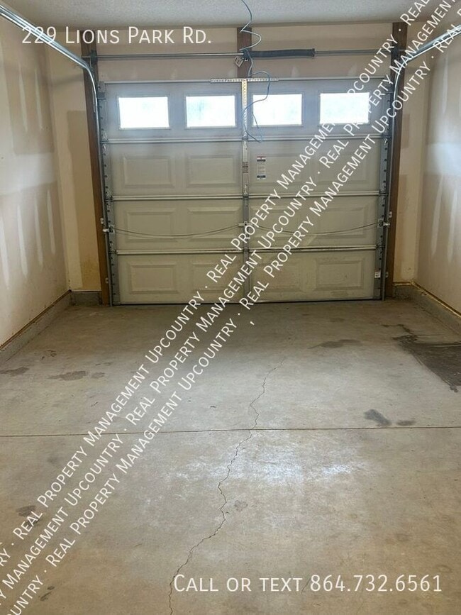 Building Photo - 229 Lions Park Rd