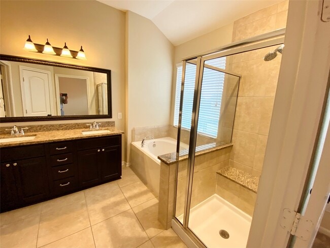 Building Photo - 12147 San Luca St