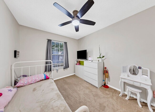 Building Photo - 4501 Parkwood Square