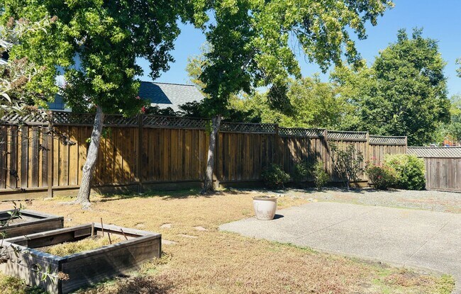 Building Photo - 1537 Yarberry Dr