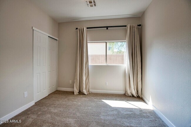Building Photo - 1302 E Milada Dr