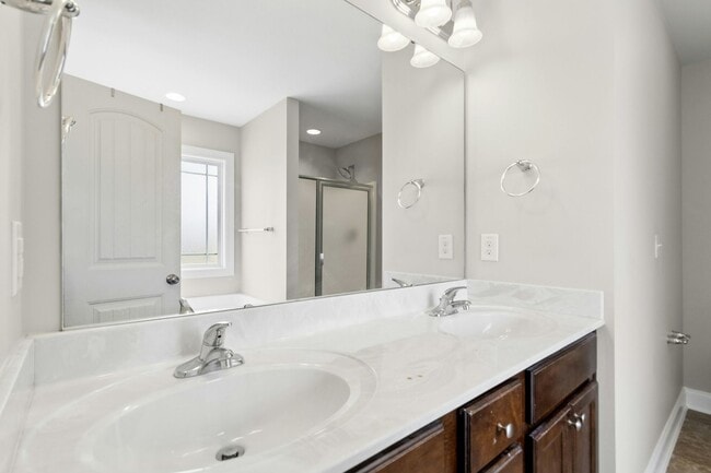 Building Photo - Charming and Freshly Updated Cul-de-Sac Home in Sanford!