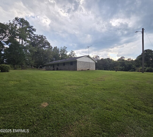 Building Photo - 2178 Campground Rd