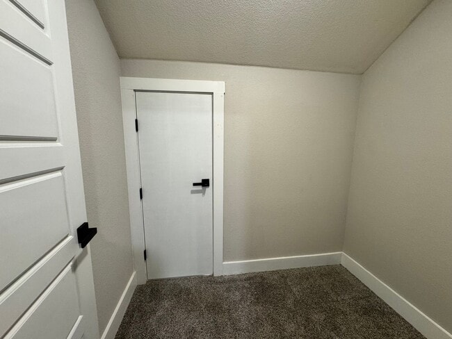 Building Photo - For Rent – 100 Brooklyn Dr, Canyon Lake, T...