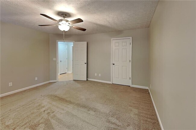 Building Photo - 628 Bluff Dr