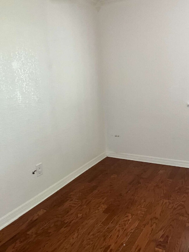 Building Photo - 3 bedroom 2 bath Single Family Home with N...