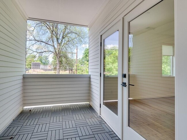 Building Photo - 520 Wabash Ave NE