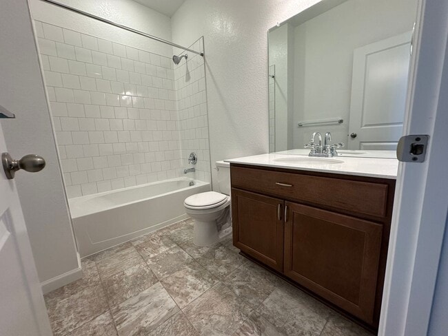 Building Photo - Spacious and Updated 3 Bedroom Home with Attached Garage in Longmont Available for June!