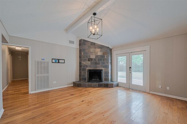 Building Photo - 927 Carlingford Ln