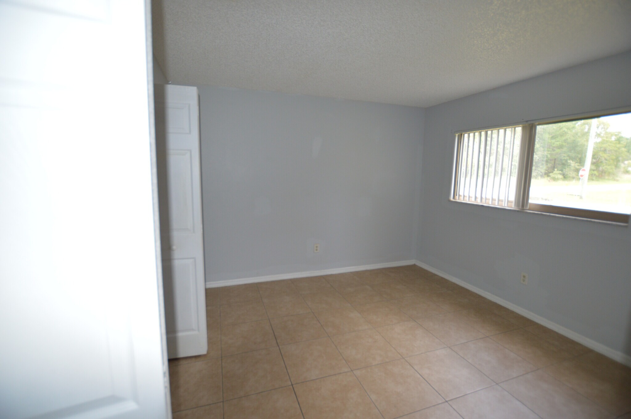 Building Photo - 7947 Pinehurst Dr
