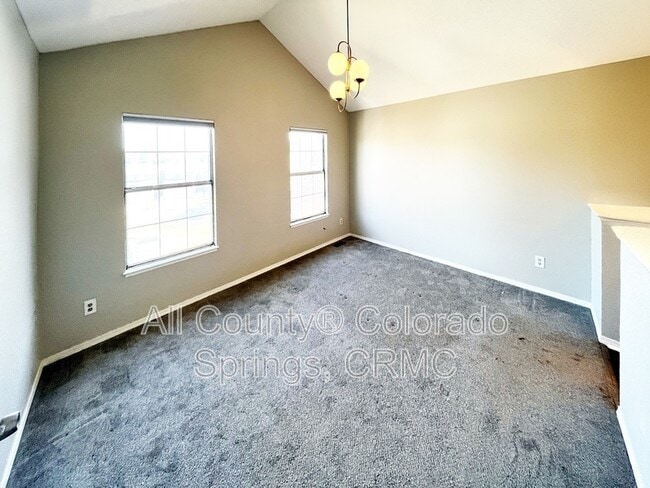 Building Photo - 2058 Palm Dr