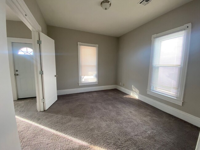 Building Photo - Nice 2 Bedroom Home in Newton for rent!