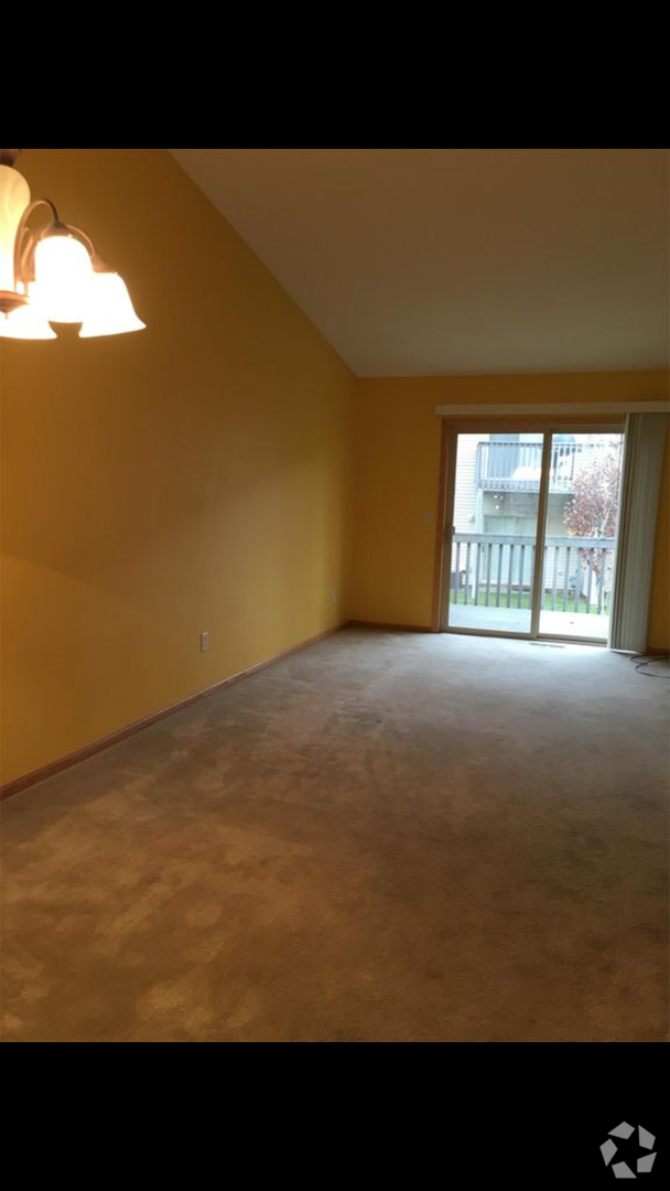 Building Photo - Spacious 2 Bedroom Town Home for Rent, Qui...