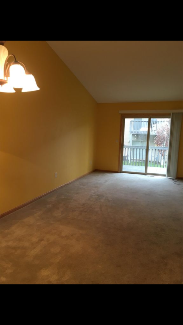 Primary Photo - Spacious 2 Bedroom Town Home for Rent, Qui...