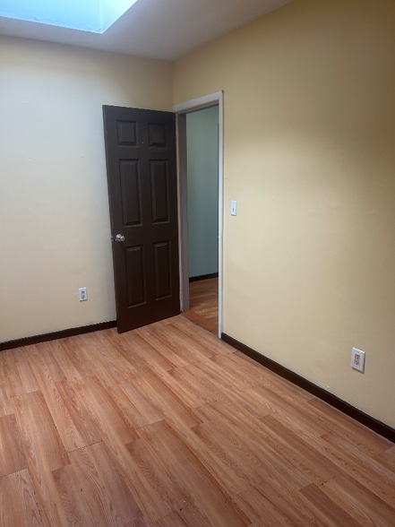 Building Photo - 21 Linden St