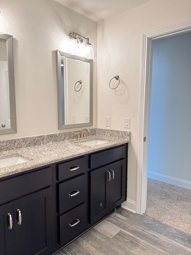 Building Photo - Beautiful 5 Bedroom, 2.5 bath Home in Hickory Wild Subdivision! Lawn care included!