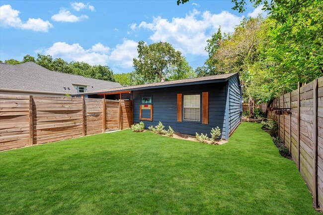 Building Photo - 3914 Ella Blvd