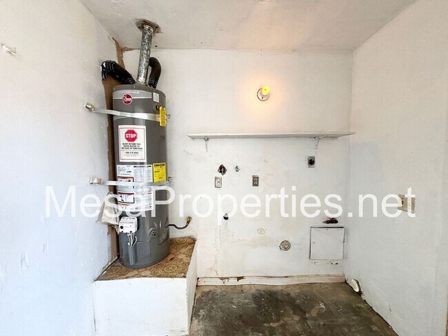 Building Photo - 16142 Orange St