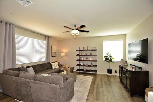 Building Photo - 6856 E Geary St