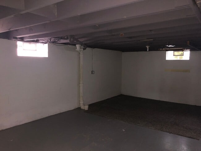 Building Photo - Charming 3-Bedroom Home Near Kenosha Dream...