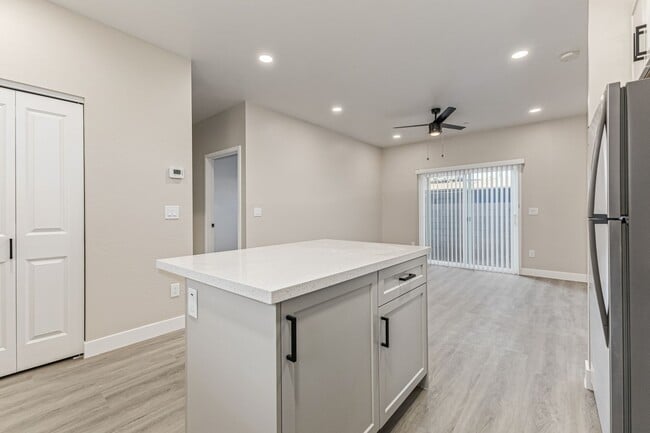 Building Photo - 1435 E Taylor St