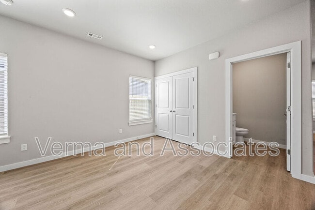 Building Photo - 1801 SW Poigai Wy