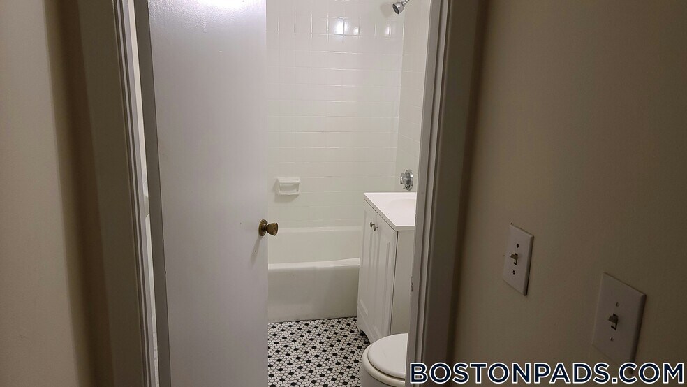 Building Photo - 245 Main St