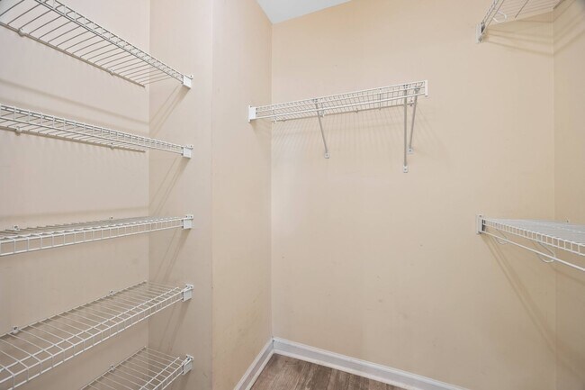 Building Photo - Three Bedroom Home!