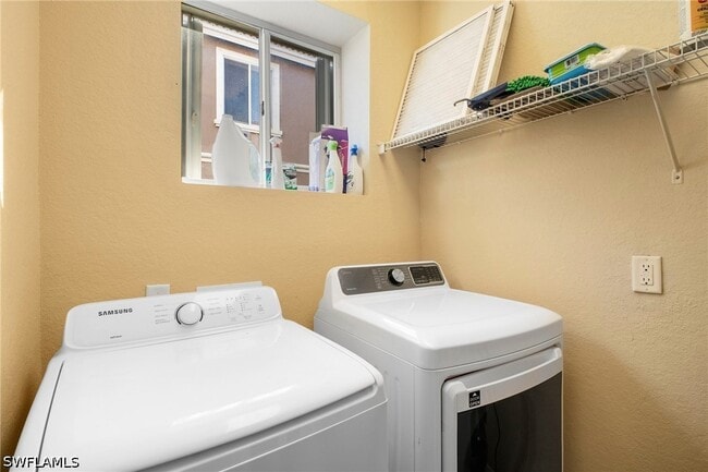 Building Photo - 9648 Roundstone Cir