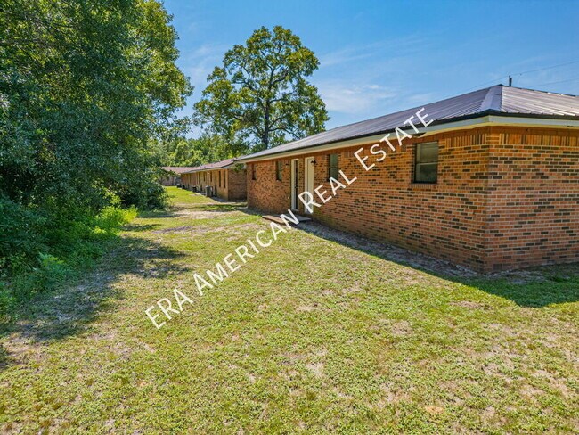 Building Photo - 160 Twin Trees Dr
