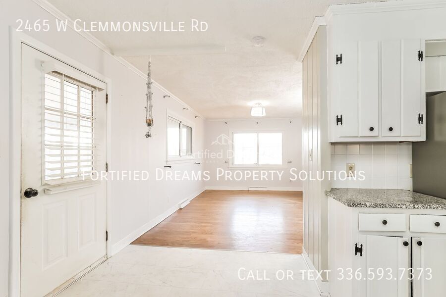 Building Photo - 2465 W Clemmonsville Rd