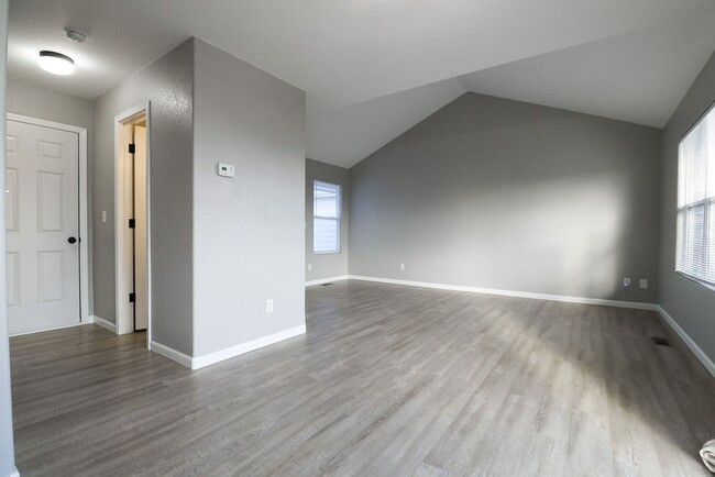 Building Photo - Beautifully Renovated Town home in Eaton.