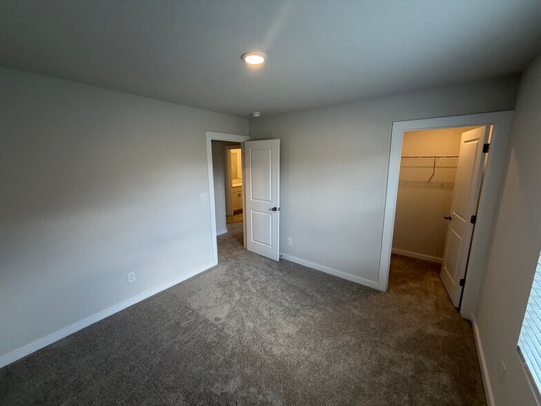 Building Photo - Room in Single Family Home on Switchgrass Ct