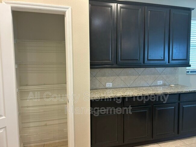 Building Photo - 1876 Leather Fern Dr
