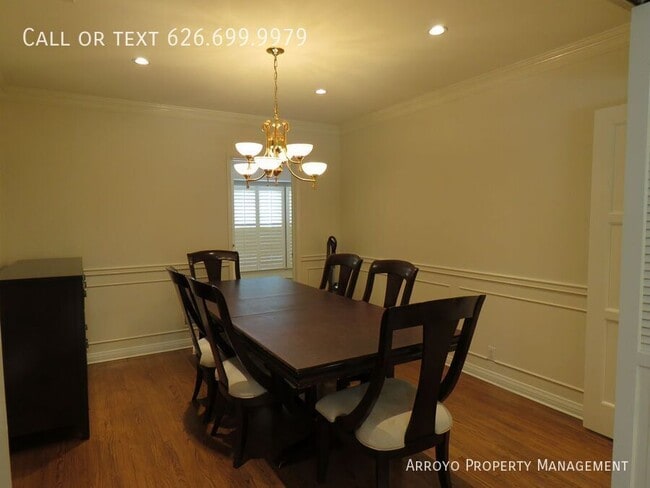 Building Photo - 1212 N Story Pl