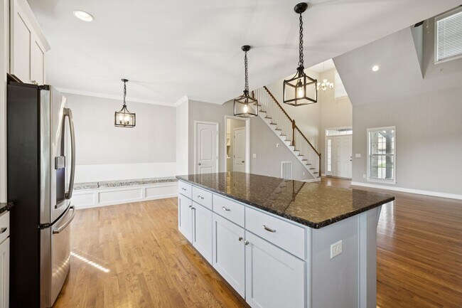 Building Photo - Welcome home to this beautifully maintaine...