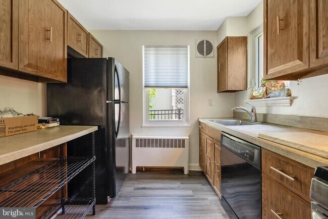 Building Photo - 921 Langley Dr