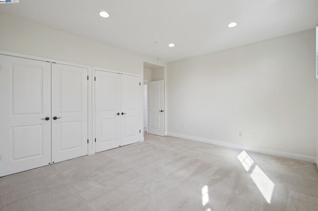 Building Photo - 454 Bengali Ct