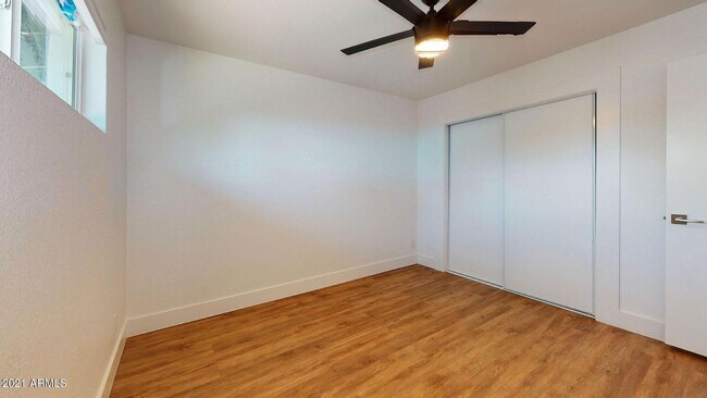 Building Photo - 3942 E Earll Dr