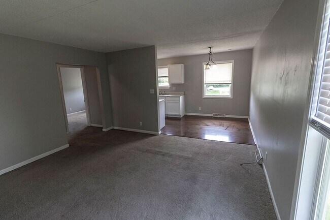 Building Photo - 7217 N Moberly Dr