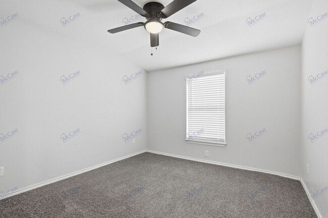 Building Photo - 508 W Lone Star Ave